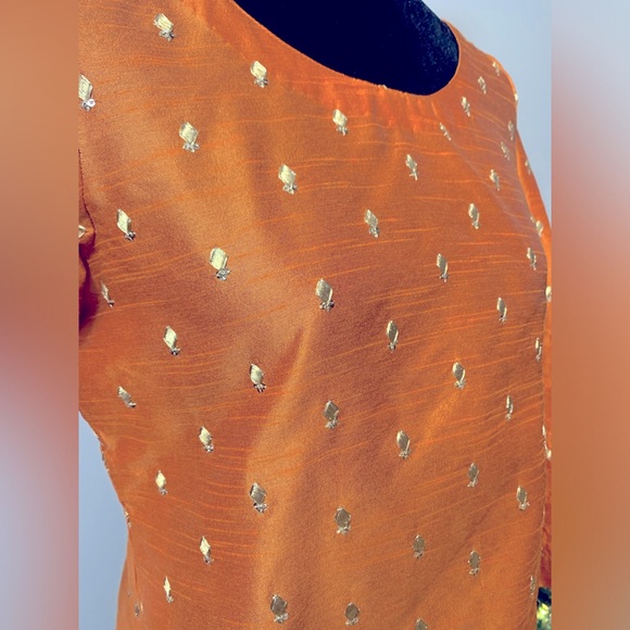 Stunning Orange Blouse! Perfect for fancy events! Tailored. Bust/chest size 38. - Picture 3 of 4